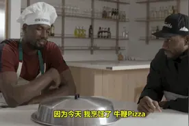 当伊巴卡请队友吃黑暗料理，前4人看傻了，唯独林书豪称味道还行图片