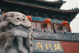 今日重建的开封府，占地60余亩，建筑面积1.36万平方米图片