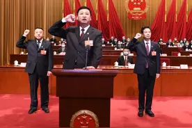 常培忠当选市人大常委会主任 贺海东当选呼和浩特市市长图片