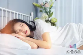 睡觉时突然"一脚踩空"是怎么回事？有一种情况可能是疾病征兆图片