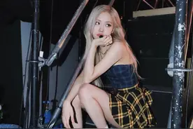 ROSE朴彩英solo主打歌舞台造型，澳洲野玫瑰不愧是你图片