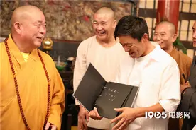 王宝强重回少林寺 拜访师父释永信 与师兄现场“比武”图片