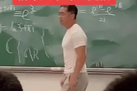 杨幂大伯清华教书被拍，肌肉发达身材壮硕，曾称考不上清华是笨蛋图片