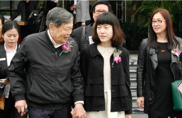 翁帆产下一子(97岁杨振宁又有了孩子杨教授高情商否认) - 问答百科