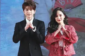 蔡徐坤发歌，圈内好友发文宣传，却不及杨幂的转发有热度图片