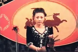 王惠戴两百万手表罕现身，身材臃肿脖子看不见，侯震当司机引争议图片