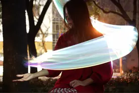 手中光，光绘人像主题摄影图片