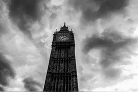 故事：继妹被害去世后，我苦熬三年接近真凶，一步步把他送进牢中图片