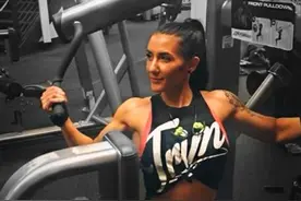 胸部如同飞机场，不如来练这6个动作，让你塑形胸部练出饱满胸型图片