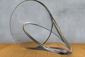 用SolidWorks画一个Oloid曲面，一个曲面放样就行图片