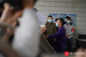 被拐15年男孩申聪选择原生家庭，回济南读书，其父亲感动又愧疚图片