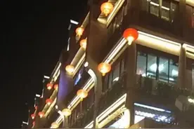 西安市门庭若市的回民一条街图片