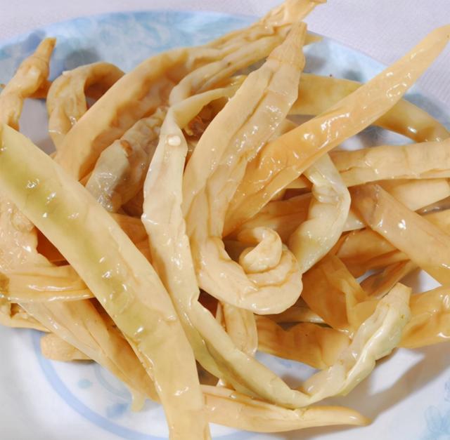 这菜当下要多吃，一次买5斤，晒上一天保存起来，用来炖肉特别香