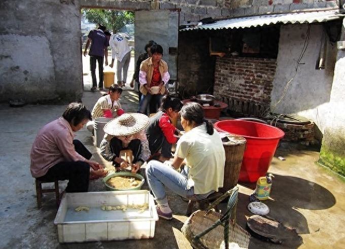 农村招上门女婿,一百六十斤猪肉做聘礼,“倒插门”也人情味十足