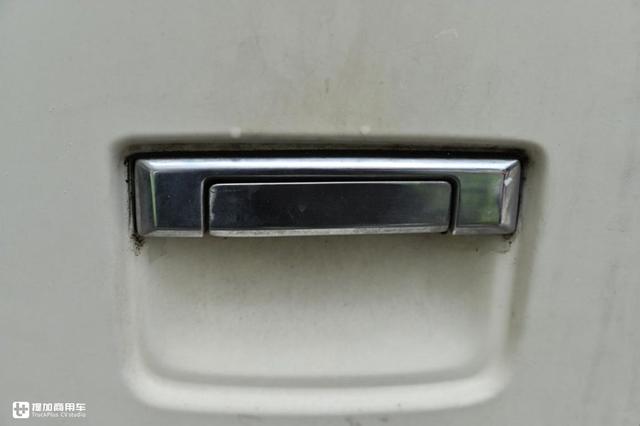 日系中巴经典车型，平顶二代丰田考斯特还记得吗？现在相当少见了