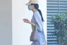 22W劳力士，热巴选择配百元包包出街图片