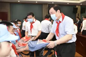 书记省长“六一”前夕看望慰问少年儿童：“祝福孩子们健康快乐、茁壮成长”图片