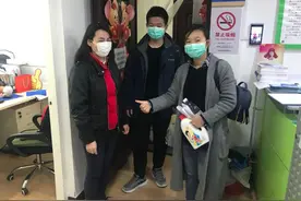 这个居委会接收了两名从泰国回来的湖北籍居民图片