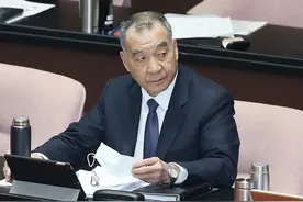台“新防长”口吐狂言“大陆打多久就奉陪多久”，引发岛内网友一顿戳图片