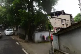 武汉城区被遗忘的城中村：依山傍水，租房首选地，充满乡镇风格图片