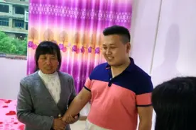四岁男童被拐22年后找回，生母想把他留在家，儿子这样回答图片