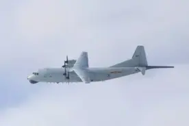 台媒：解放军军机、美军机同时出现在台湾西南空域图片