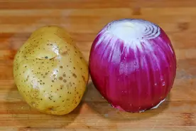 土豆和洋葱这样做太香了，出锅比红烧肉还受欢迎，营养下饭又解馋图片