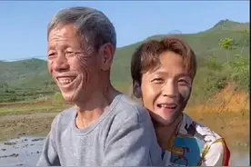 湖南第一网红张焱：生于贫穷农村，靠“坑爹”爆火，年入100万元图片