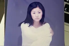 林心如晒22岁烟熏妆旧照 自嘲审美出问题图片