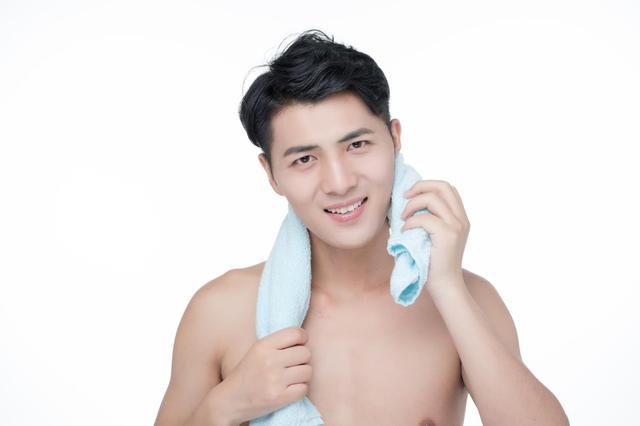 搓澡皮肤毛周角化