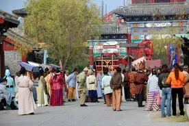 横店群演的生活现状：懒汉光棍们的“天堂”，美女如云遍地可见图片