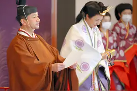 日本皇室册封皇太子！雅子皇后穿“十二单”好隆重，纪子妃惊艳了图片