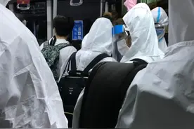 “摘口罩、无安全距离，从新加坡飞厦门的商务舱体验糟心”图片