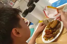 可怜！全红婵想吃蛋糕营养师上前阻拦，14岁少女为保持体型不易图片