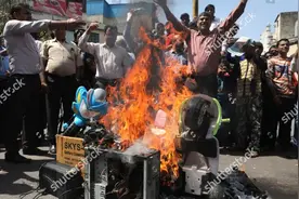 抵制中国，印度人开始卸载中国手机应用，却忘了手机也是中国货图片