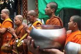 佛学圣地：来泰国清迈最不能错过的寺庙，中国人看了都想出家视频封面