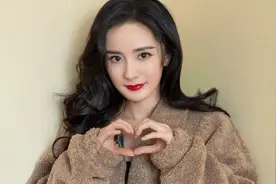 杨幂被传再婚且已怀孕，B超单在网上疯传，本人晒漫画腰力破传闻图片