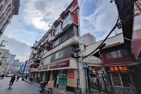 上海“纸片楼”火了！最薄仅20厘米！网友：我的腰都没它细图片