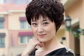 49岁女人哭诉：“去广场跳舞，遇见初恋，让我彻底把家毁了”图片