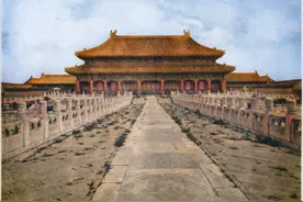 老照片：清末民国时的故宫你未曾见过 院子里长满杂草墙皮脱落图片