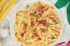 鲜辣味美的凉拌腐竹，简单好吃，营养下饭，不错的居家美食图片
