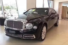 400万宾利被人拿来晒白菜，车主只能苦笑，网友：这谁惹得起？图片