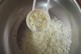 给宝宝冲米粉，父母常犯这6个错误，中招的快改正，不然娃白吃了图片