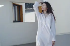 超模何穗，完美级身材被誉“何仙姑”，这腿的肤色是认真的？图片
