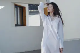 超模何穗，完美级身材被誉“何仙姑”，这腿的肤色是认真的？图片