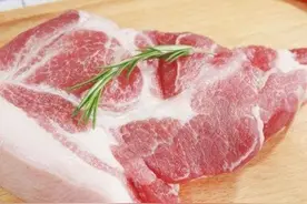 买猪肉选前腿好还是后腿好，来听听屠夫怎么说，看完赶紧告诉家人图片
