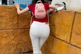 侃弟娱乐—美女坐过山车的前后变化，你发现了吗？图片