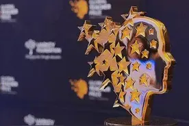 这位小学教师，为何会获得100万美元奖金图片