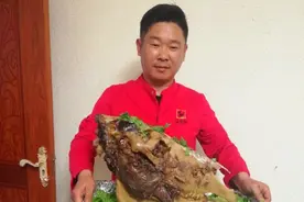 郑州迎宾路东头一个重32斤的大驴头，能拆7斤多净肉卖398，贵不？图片
