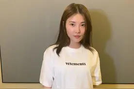 徐冬冬晒私服照，示范一件T恤三种穿法，网友：越穿越紧了图片